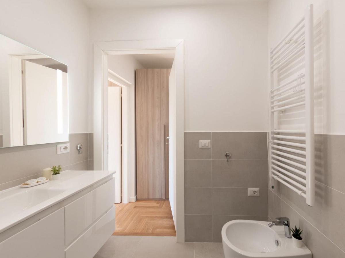 The Rent - Bright Near Isola Tiberina Apartment Rome