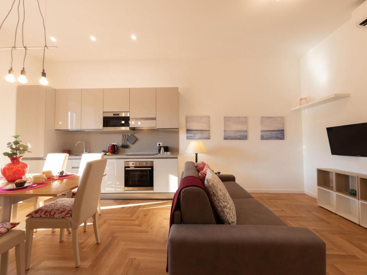 The Rent - Bright Near Isola Tiberina Apartment